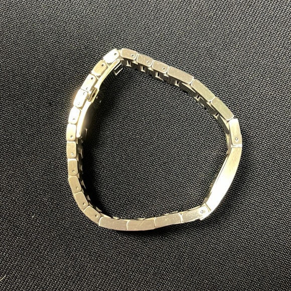 Gucci Diamond Watch Stainless Steel 4600L EUC w boxes & papers extra links - Picture 11 of 14